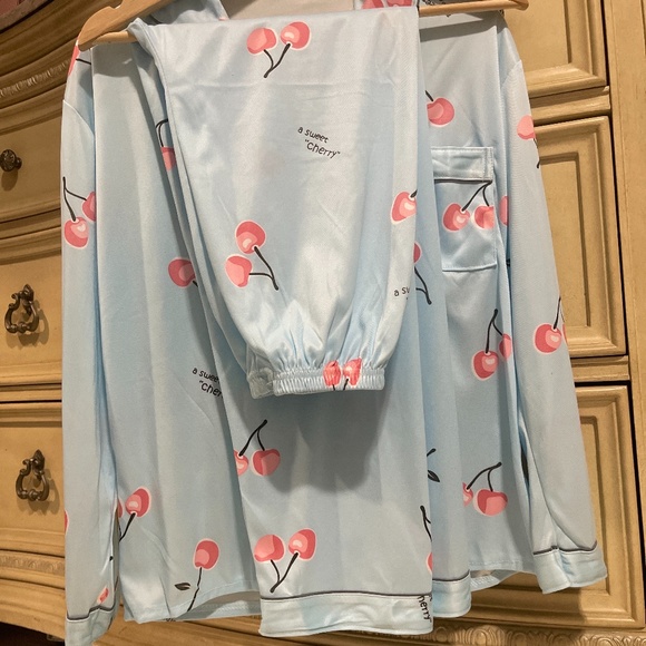 Pajama set - Picture 3 of 3